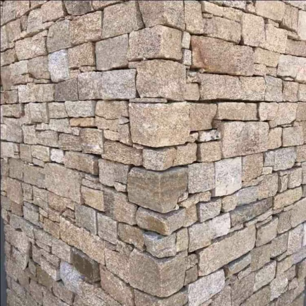 Angle de mur en Parement Granit Beige Celtic montrant la finition d'angle